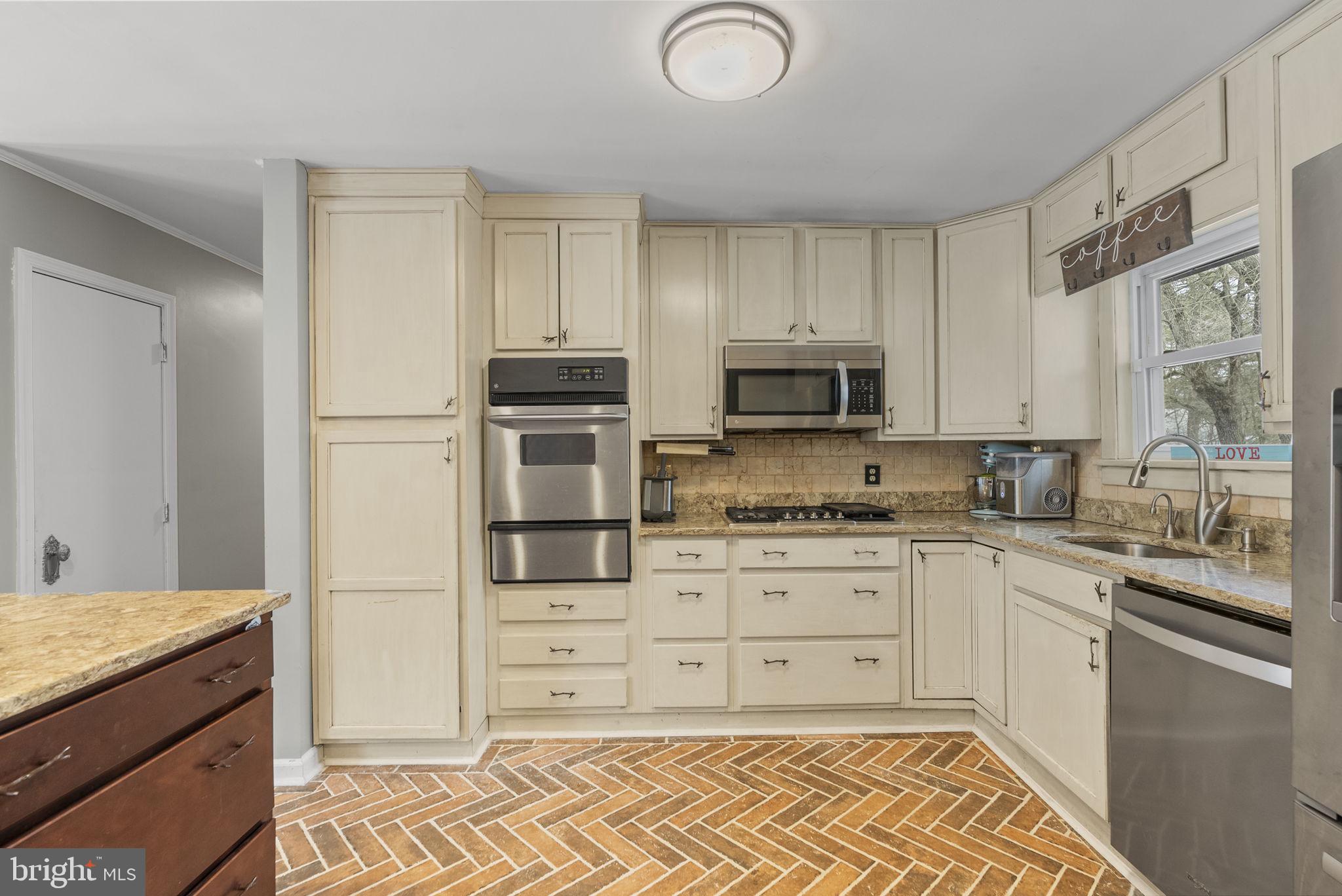 LAKE PINE - Residential