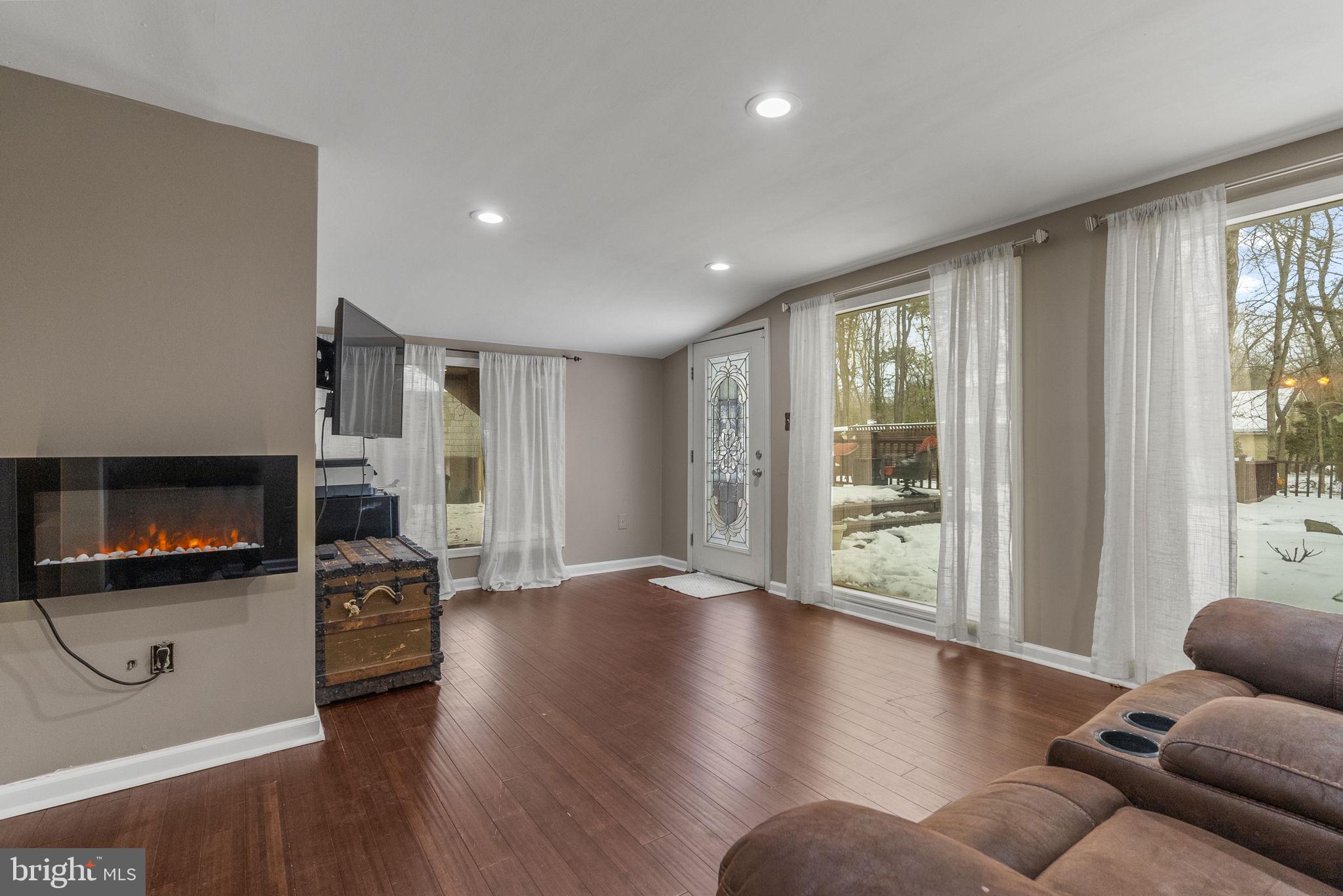 LAKE PINE - Residential