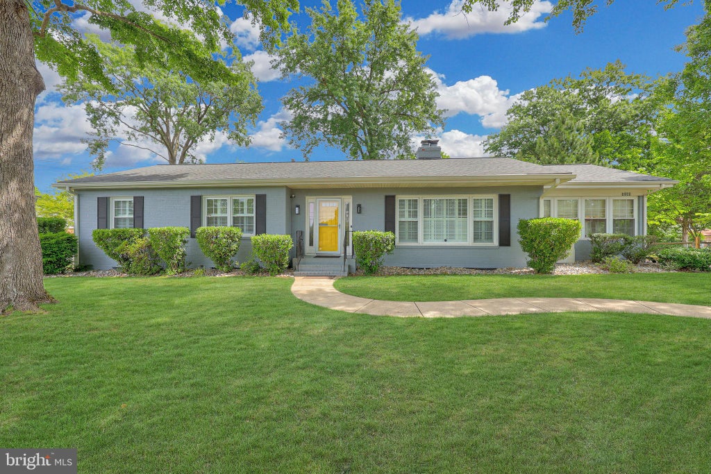 Photo of 8909 Weir Street, MANASSAS, VA 20110 (MLS # VAMN2011080)