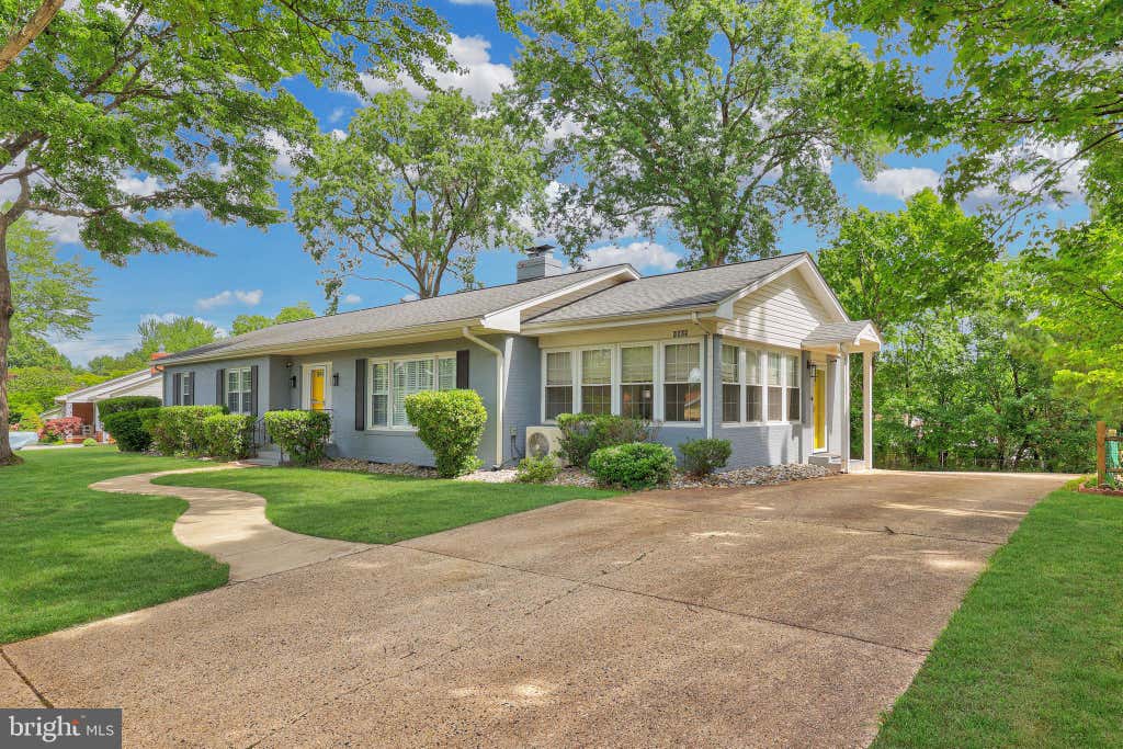 Photo of 8909 Weir Street, MANASSAS, VA 20110 (MLS # VAMN2011080)