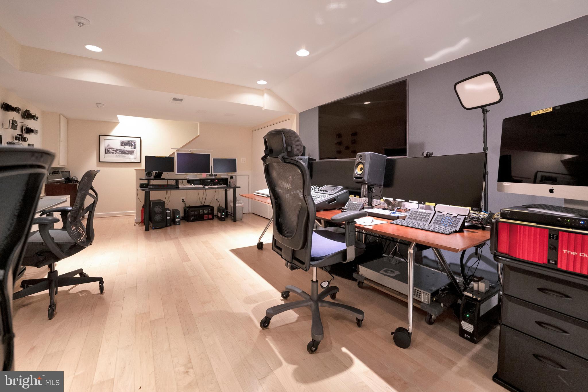 CARMEL IN THE WOODS - Residential