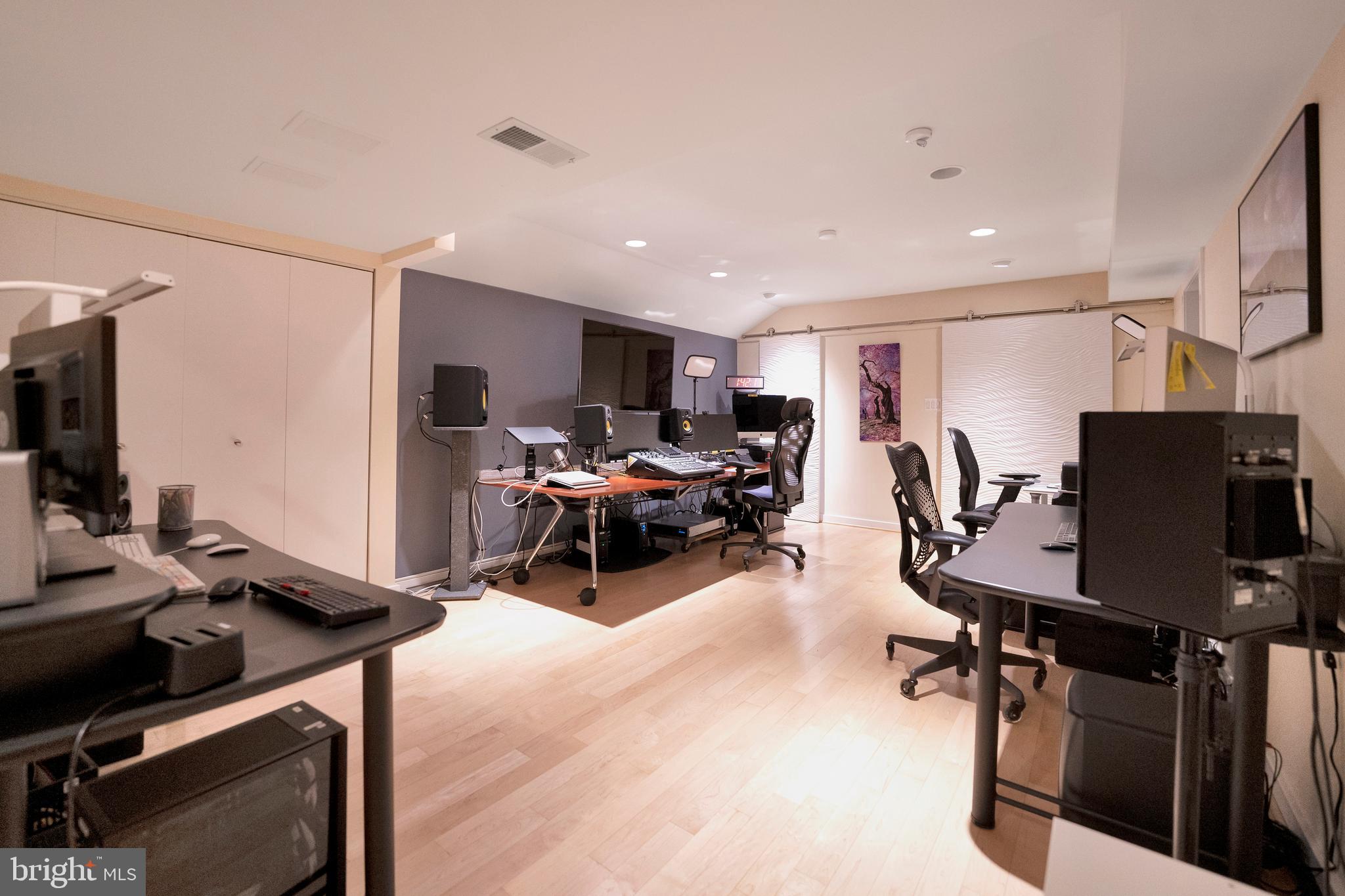 CARMEL IN THE WOODS - Residential