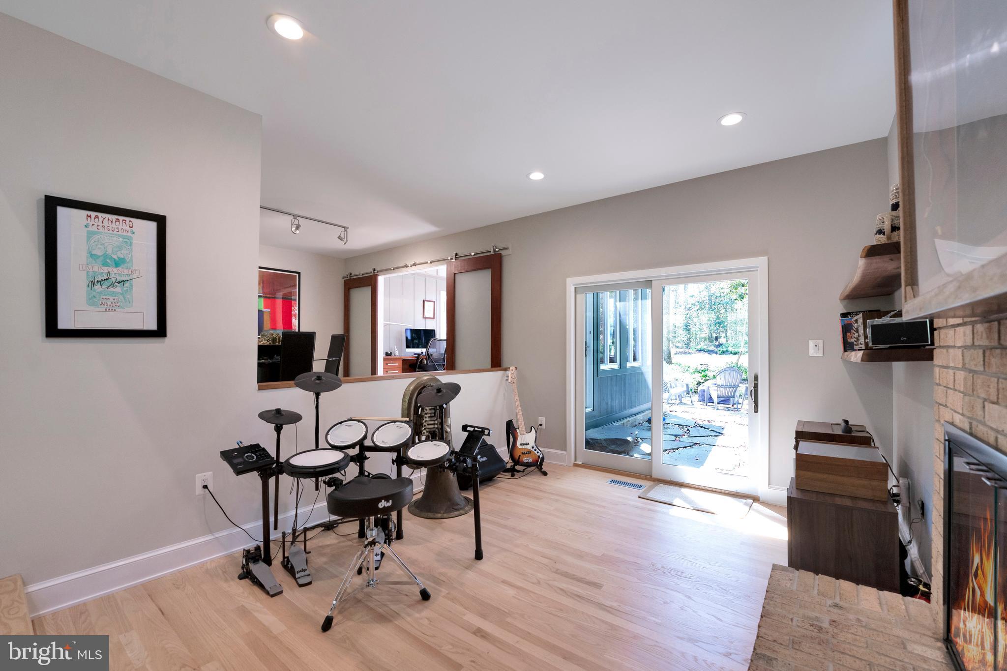 CARMEL IN THE WOODS - Residential