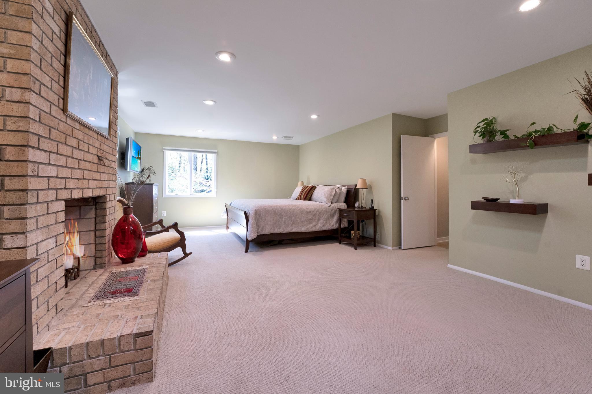 CARMEL IN THE WOODS - Residential