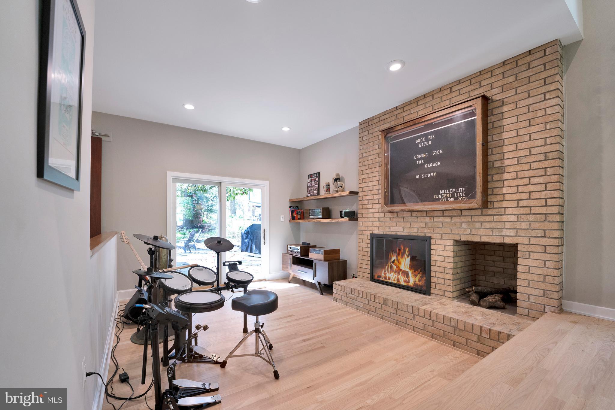 CARMEL IN THE WOODS - Residential