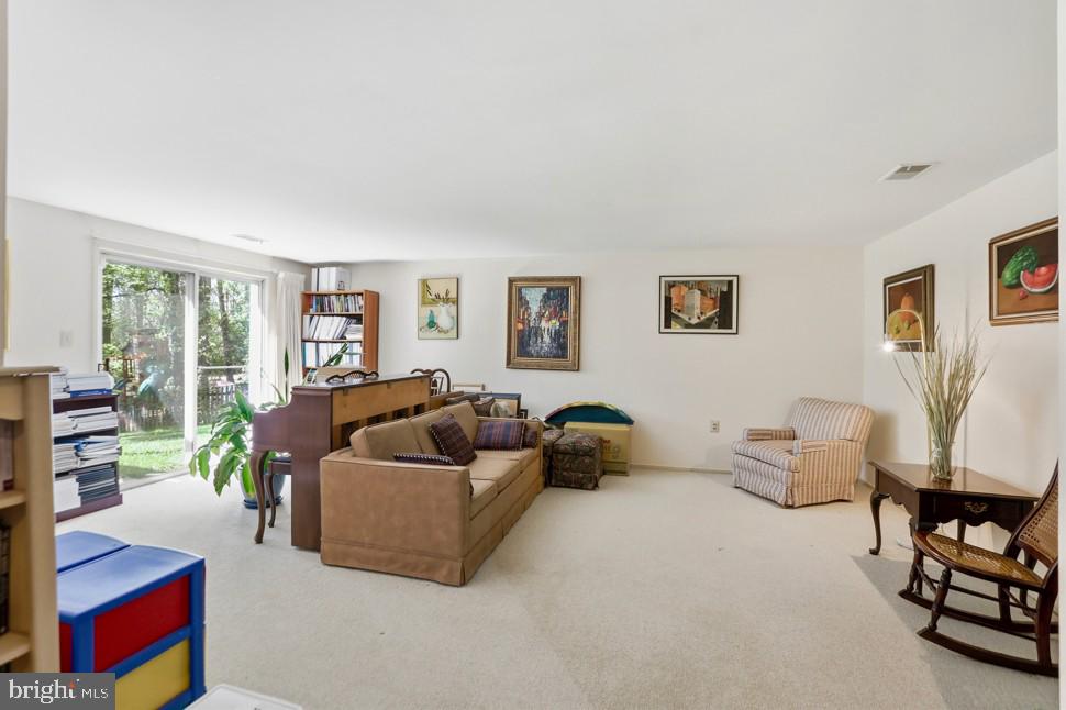 FAIRFAX CLUB ESTATES - Residential