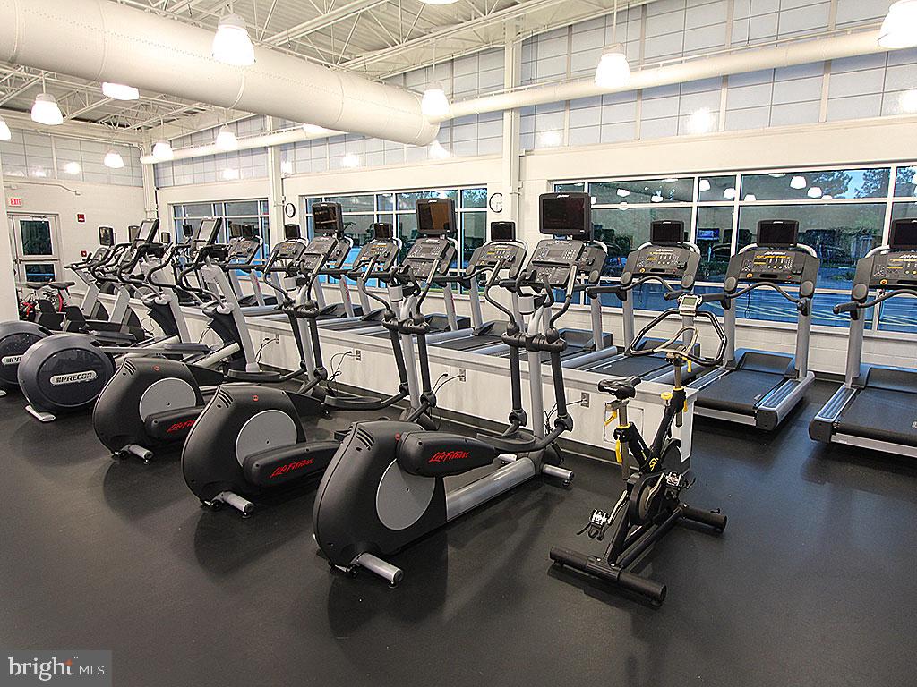 SEA COLONY WEST - Residential