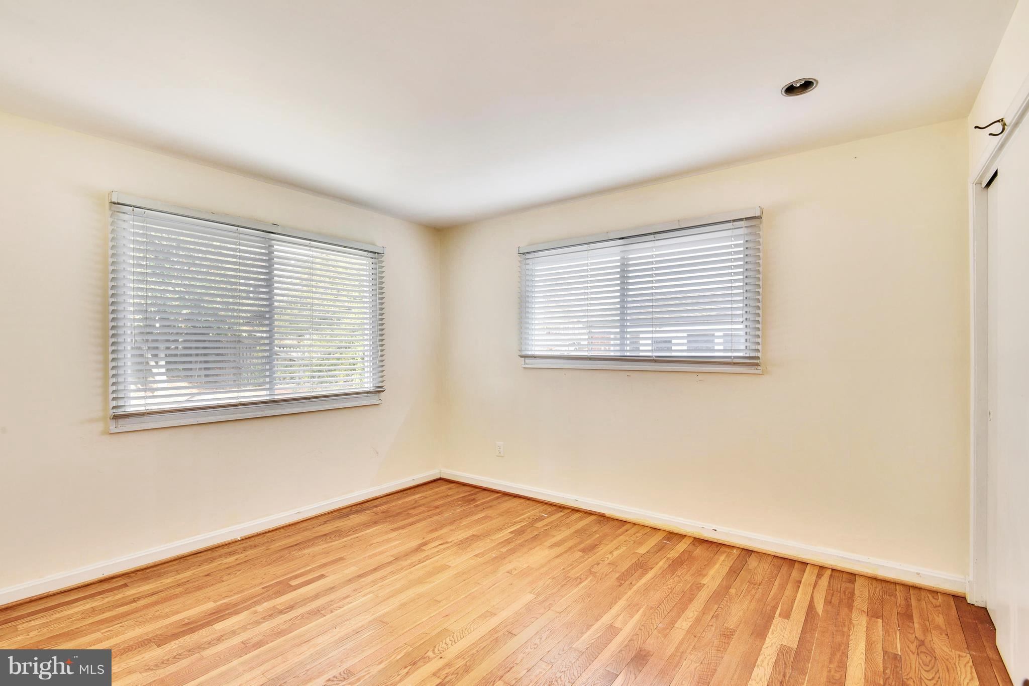 GREENWOOD KNOLLS - Residential Lease