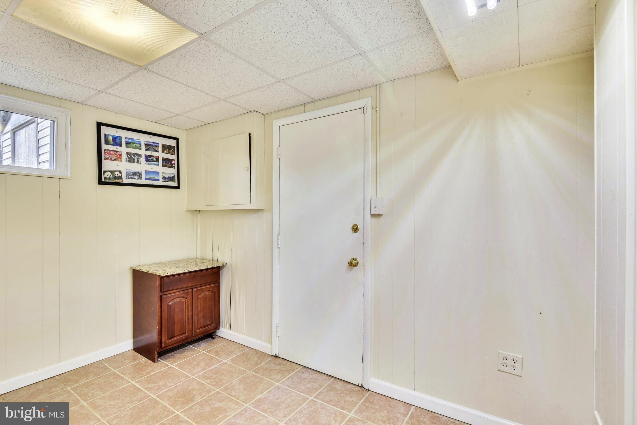 GREENWOOD KNOLLS - Residential Lease