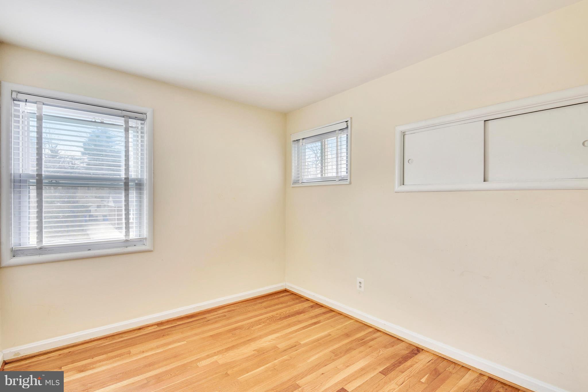 GREENWOOD KNOLLS - Residential Lease