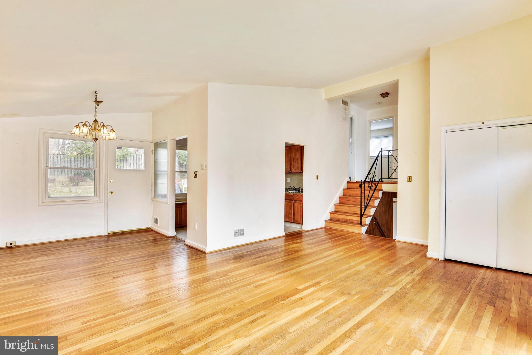 GREENWOOD KNOLLS - Residential Lease