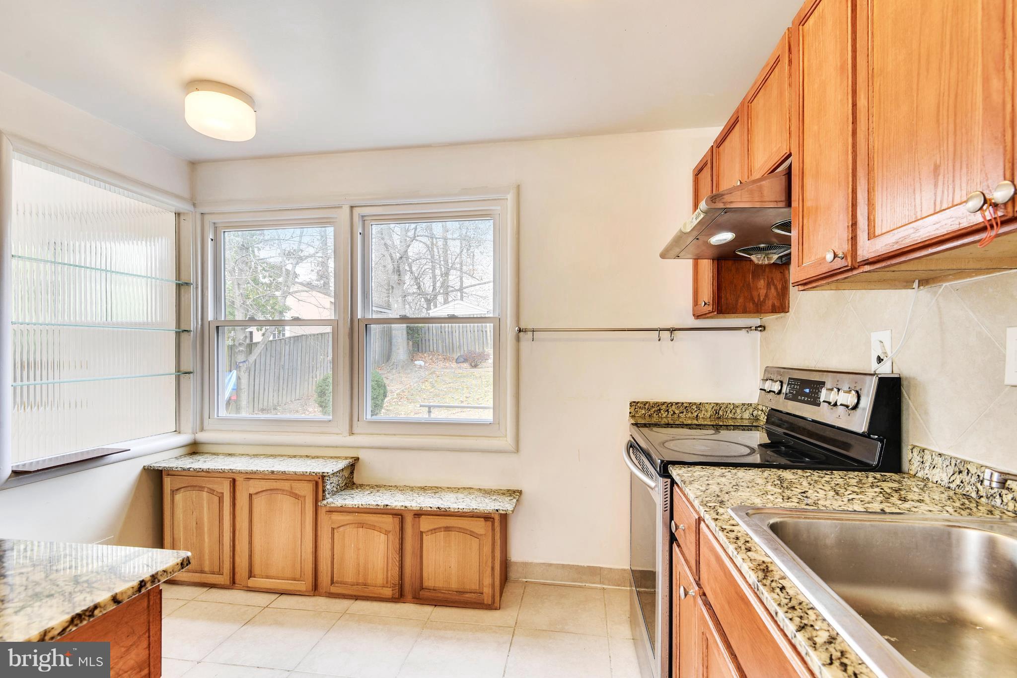 GREENWOOD KNOLLS - Residential Lease