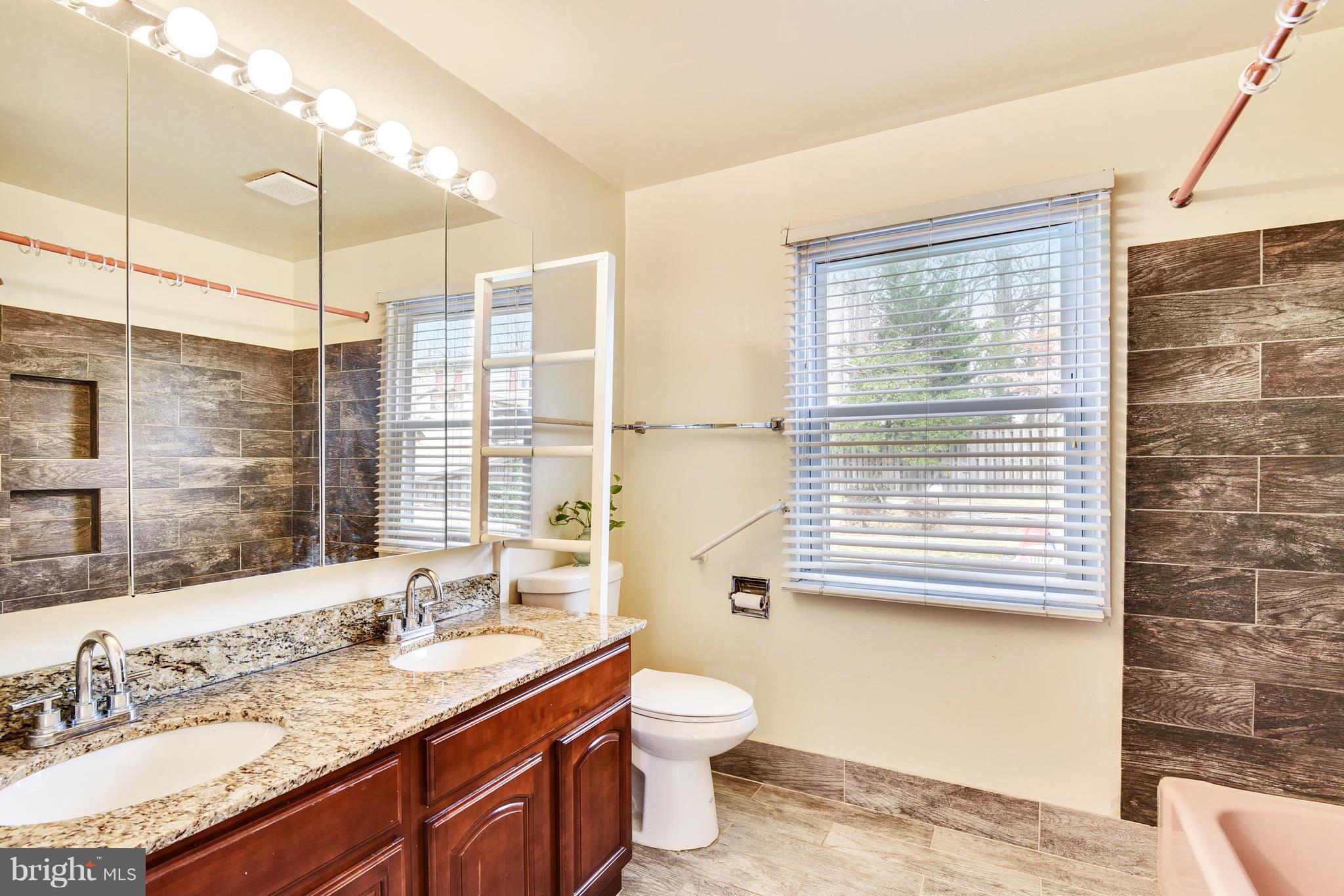 GREENWOOD KNOLLS - Residential Lease