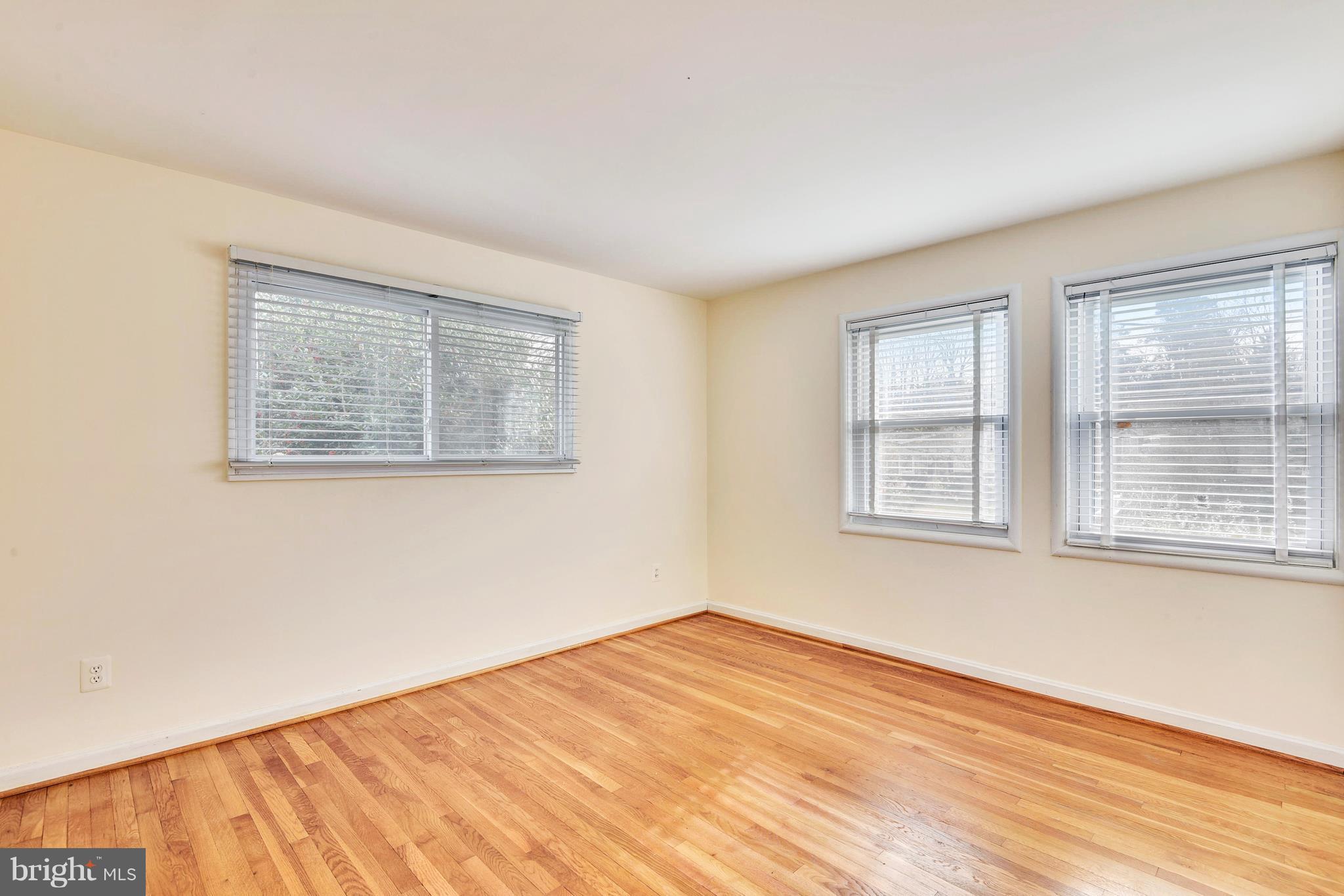 GREENWOOD KNOLLS - Residential Lease