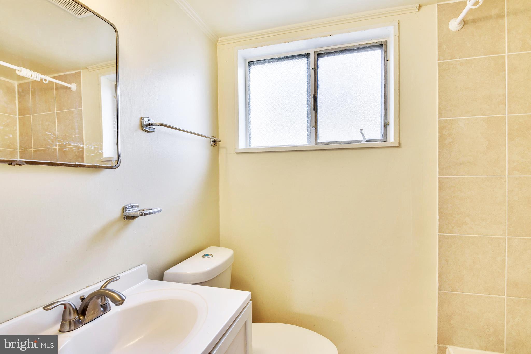 GREENWOOD KNOLLS - Residential Lease