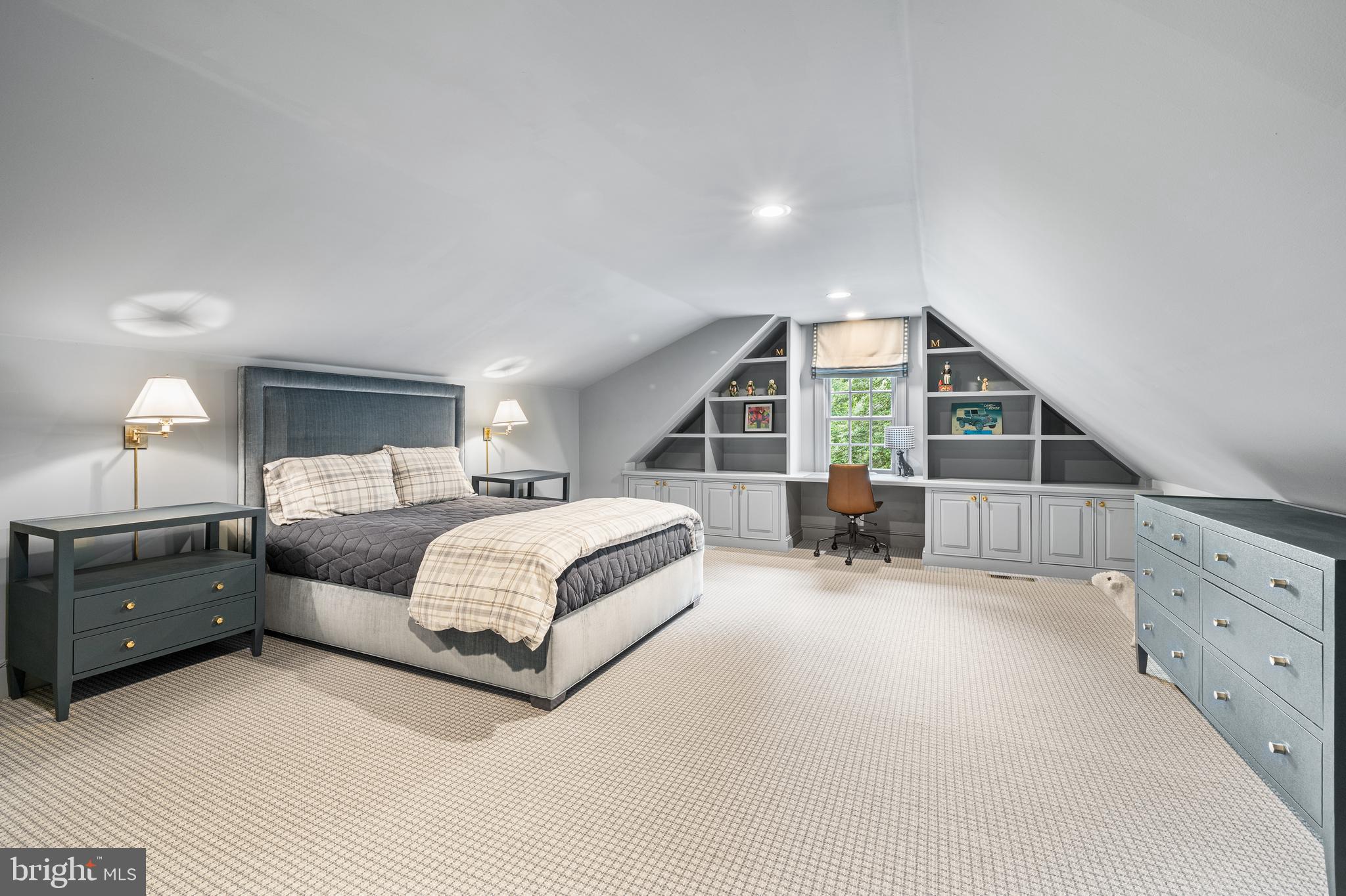 RADNOR HUNT - Residential