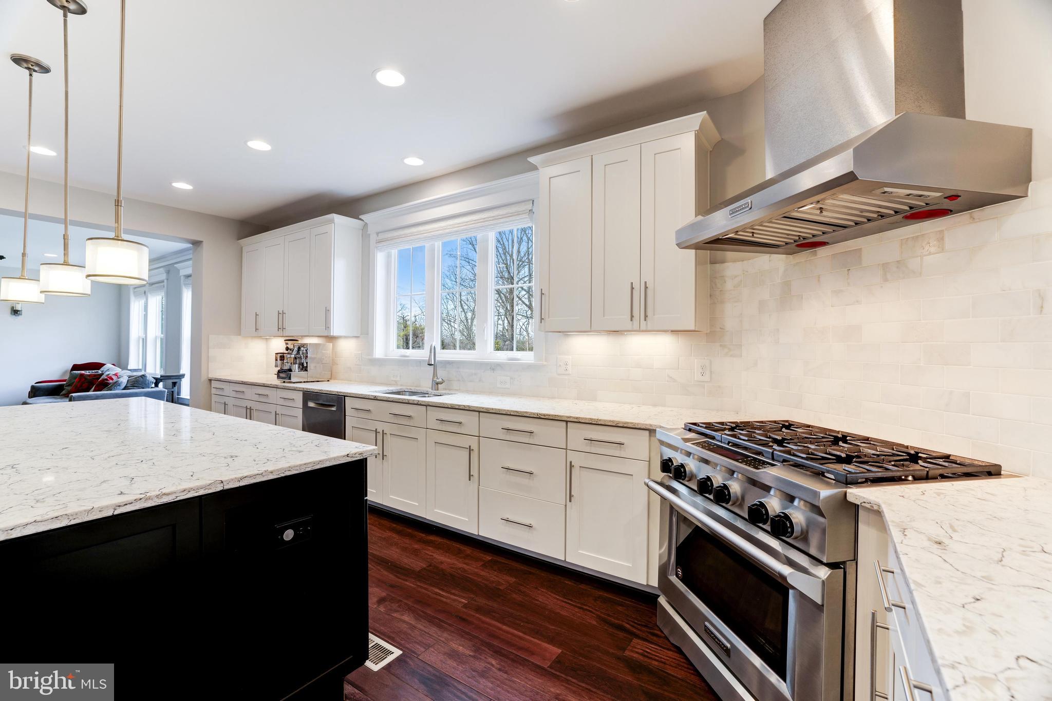 IRIS HILLS - Residential