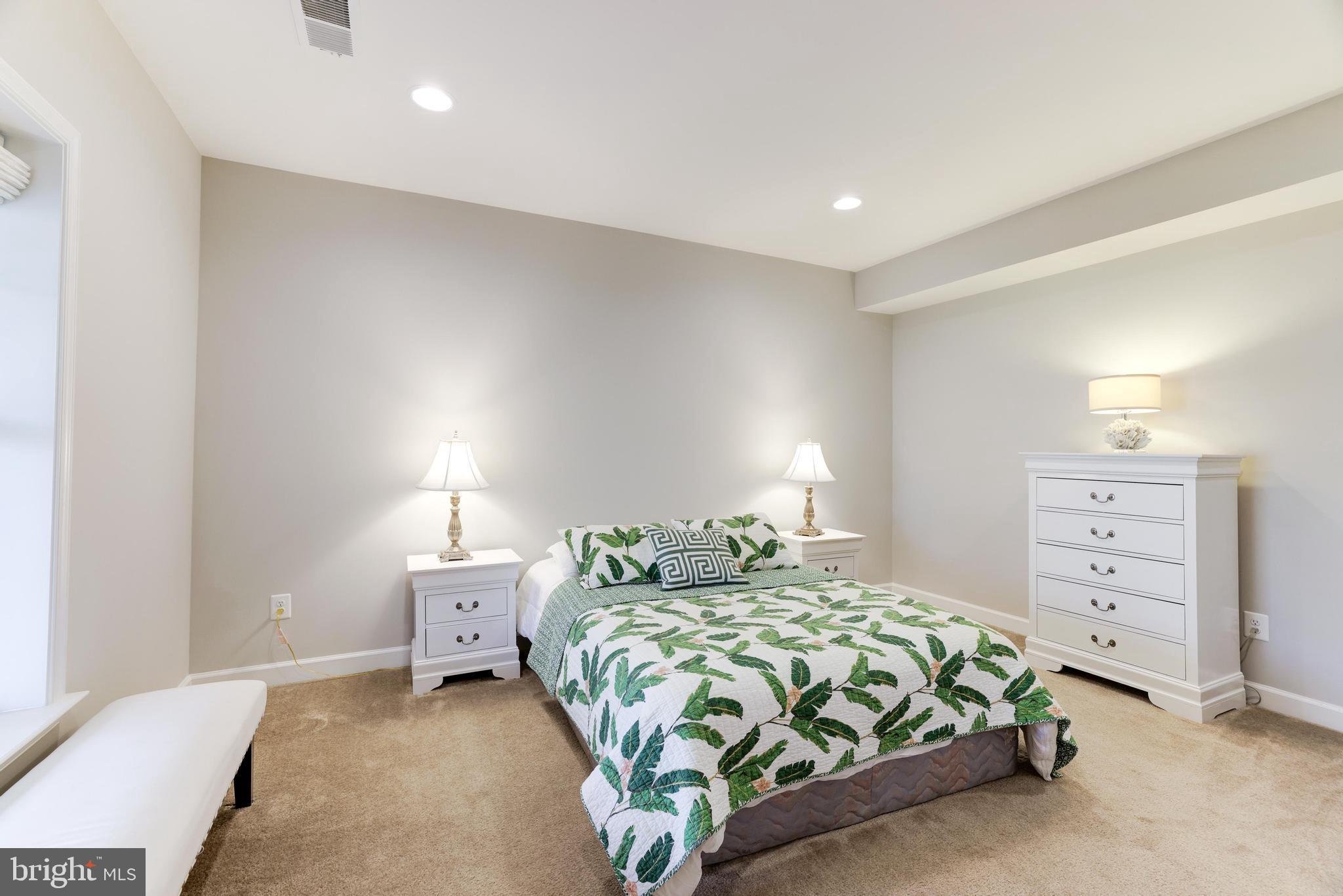 IRIS HILLS - Residential