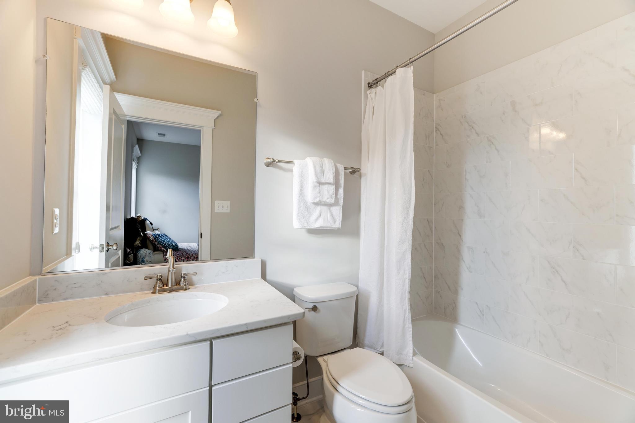 IRIS HILLS - Residential