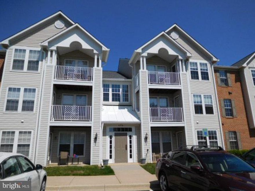 2 bedrooms 2 full bathroom Piney Orchard condo for rent. 2nd Level with a beautiful backside view. Stainless Steel appliances, granite counter tops and washer and dyer. Balcony with Storage. Across the street from Piney Orchard ES. Near shopping and MARC train. Pool, walking paths and much more in the community.