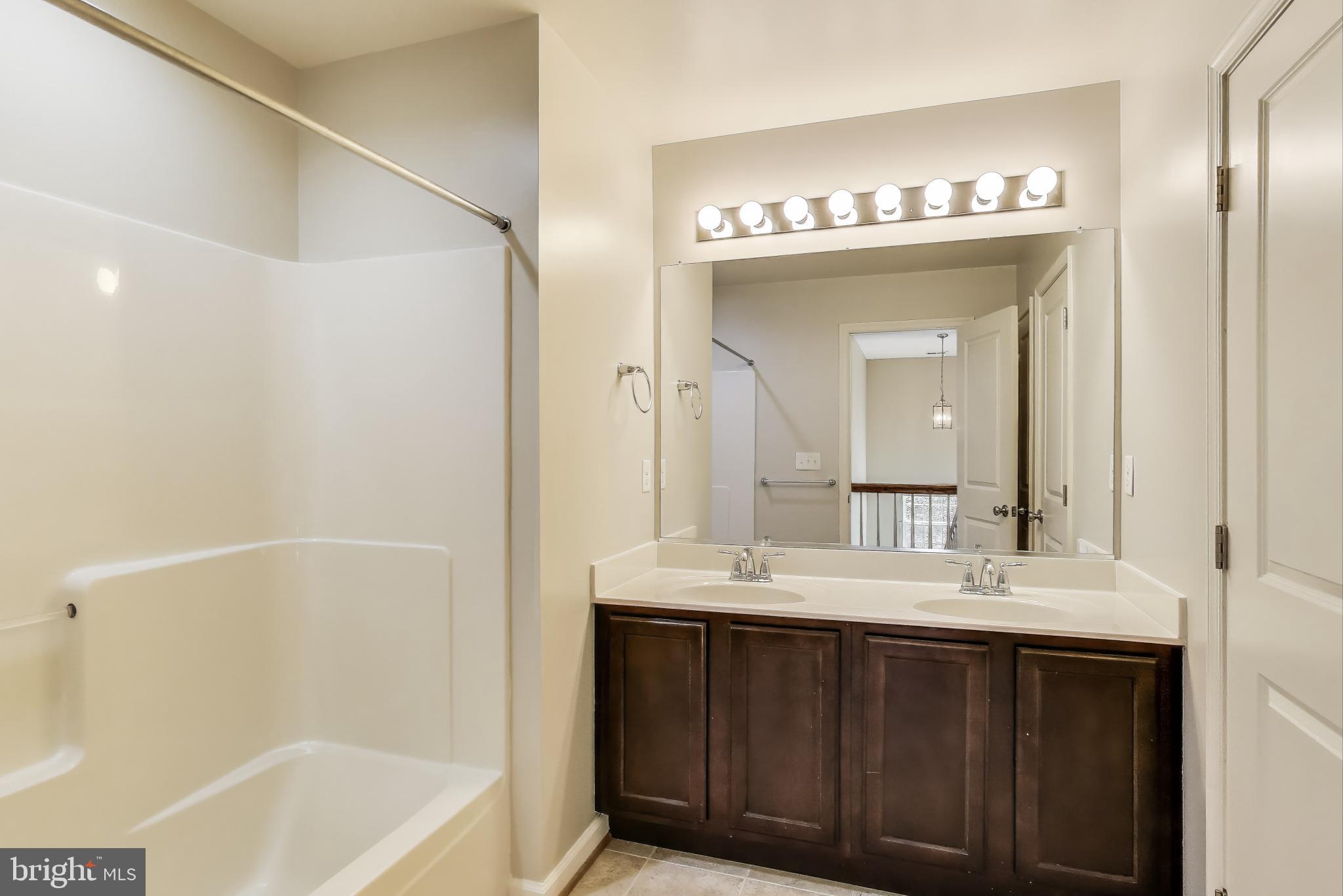 COLONIAL PARK - Residential