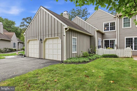 Townhouse For Sale - 280 Tulip Tree Court<br/> BLUE BELL, PA 19422