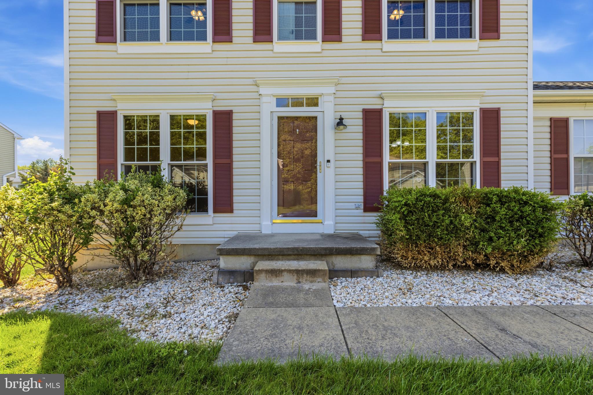 7 BUTTONWOOD COURT