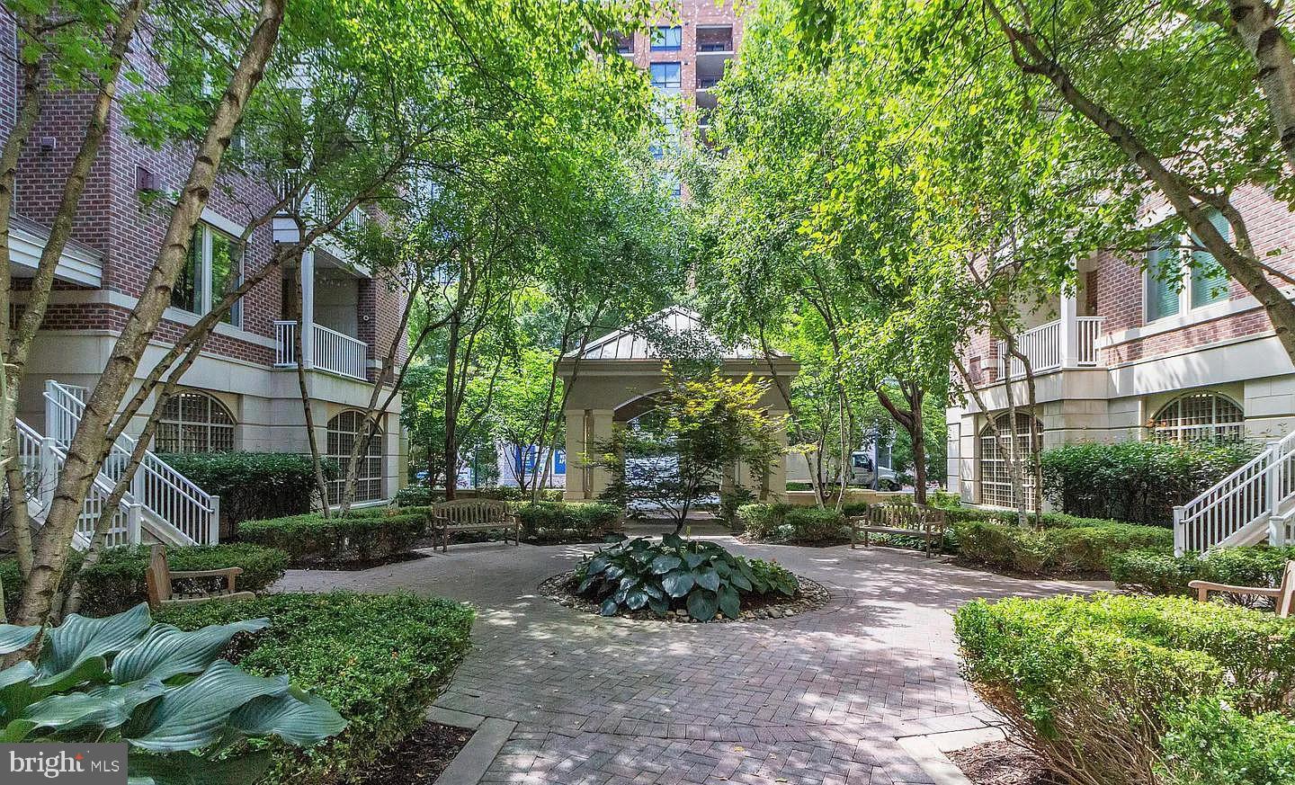 TOWN CENTER - Residential Lease