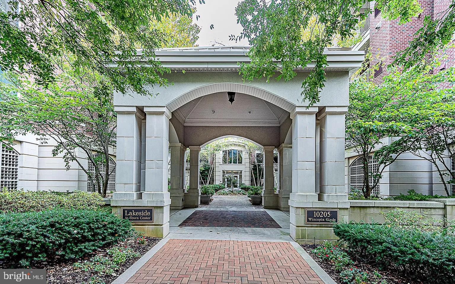 TOWN CENTER - Residential Lease