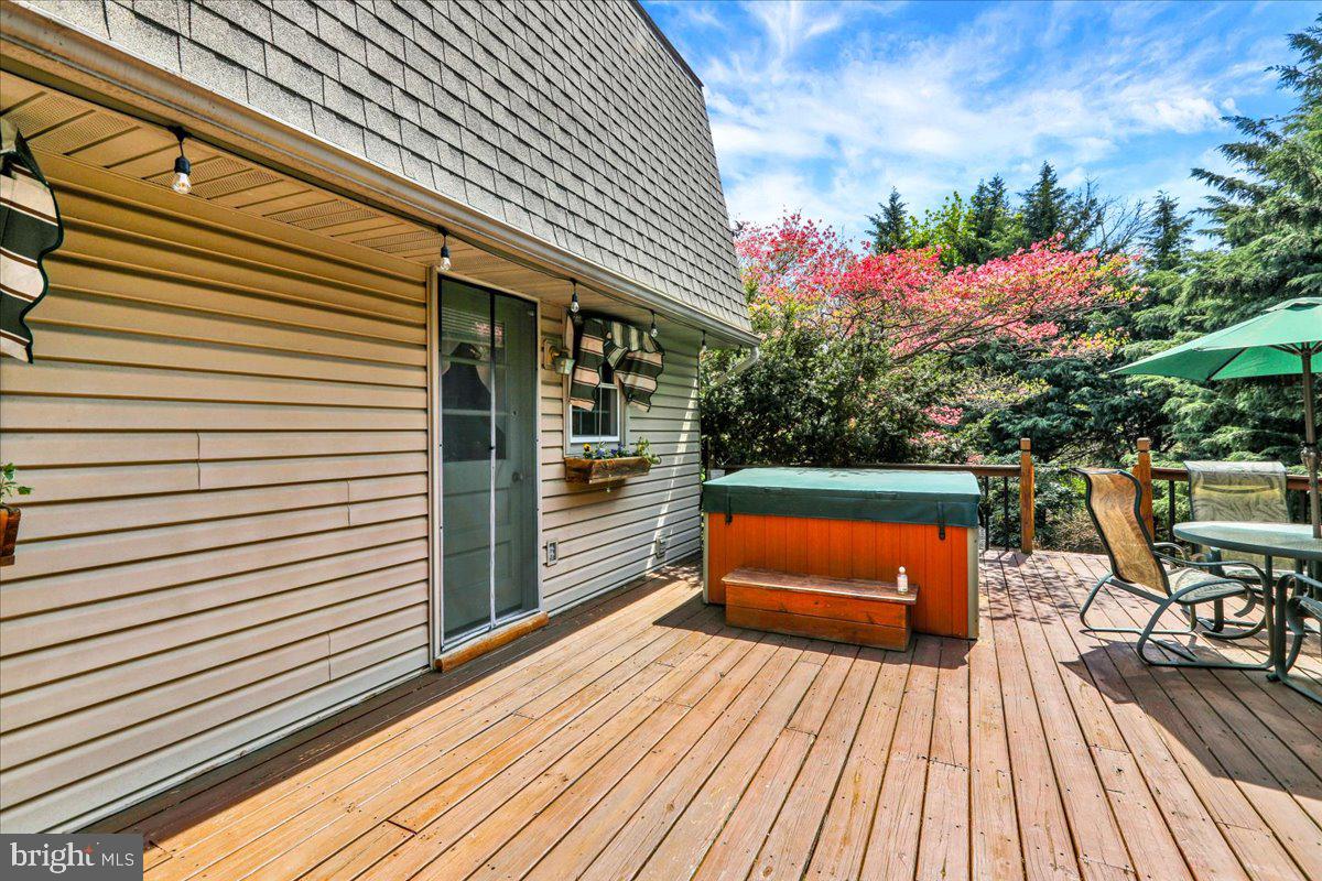 CRESTWOOD - Residential