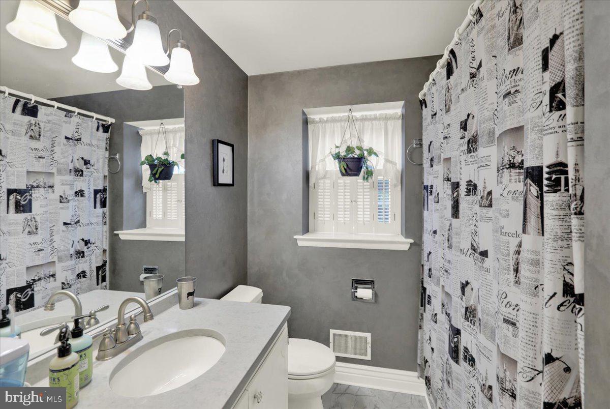 CRESTWOOD - Residential