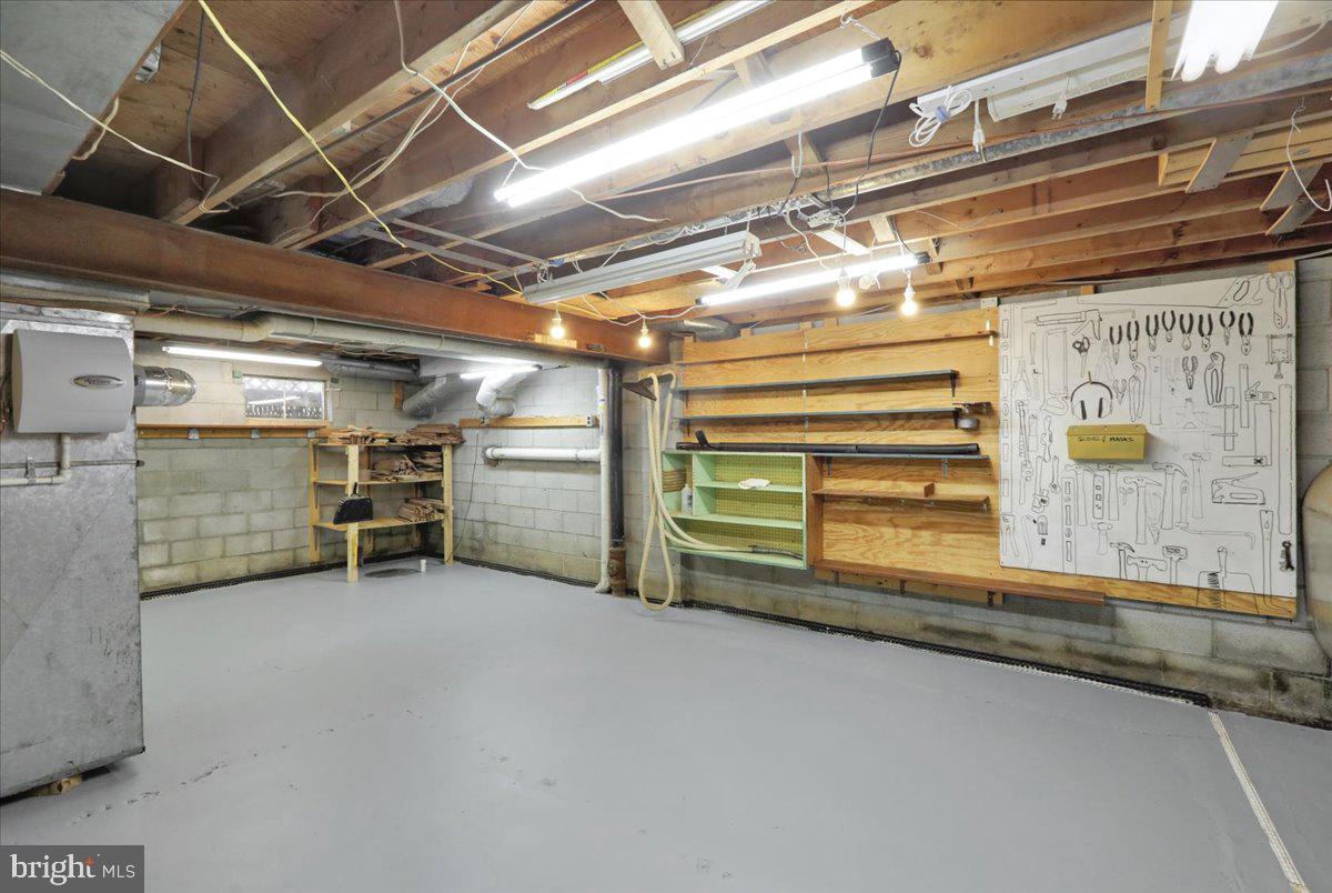 CRESTWOOD - Residential