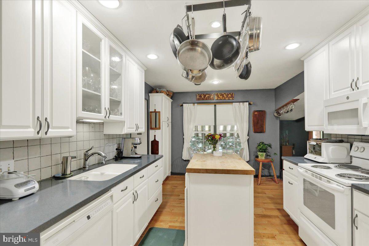 CRESTWOOD - Residential