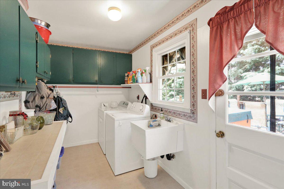 CRESTWOOD - Residential