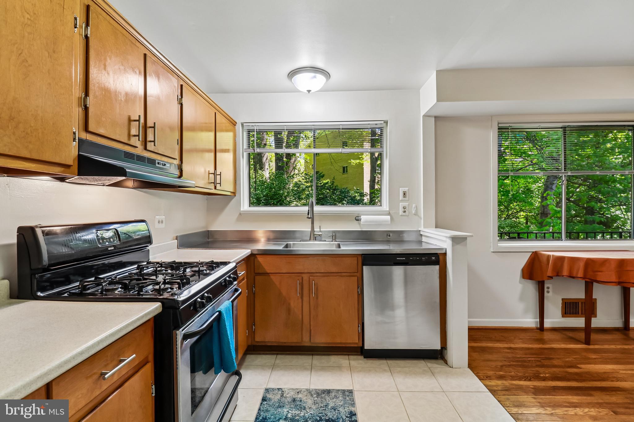 PARKSIDE CONDOMINIUMS - Residential