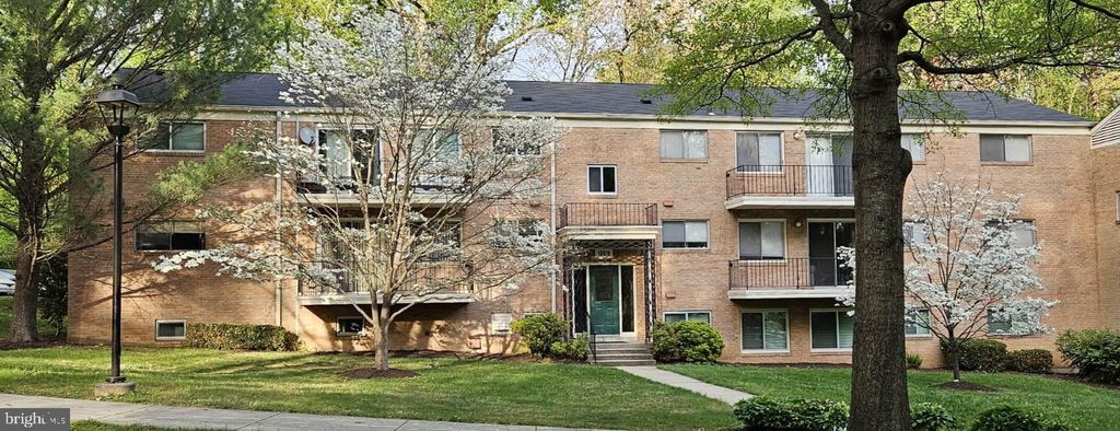 Photo of 10619 Kenilworth Avenue #10619, BETHESDA, MD 20814 (MLS # MDMC2227450)