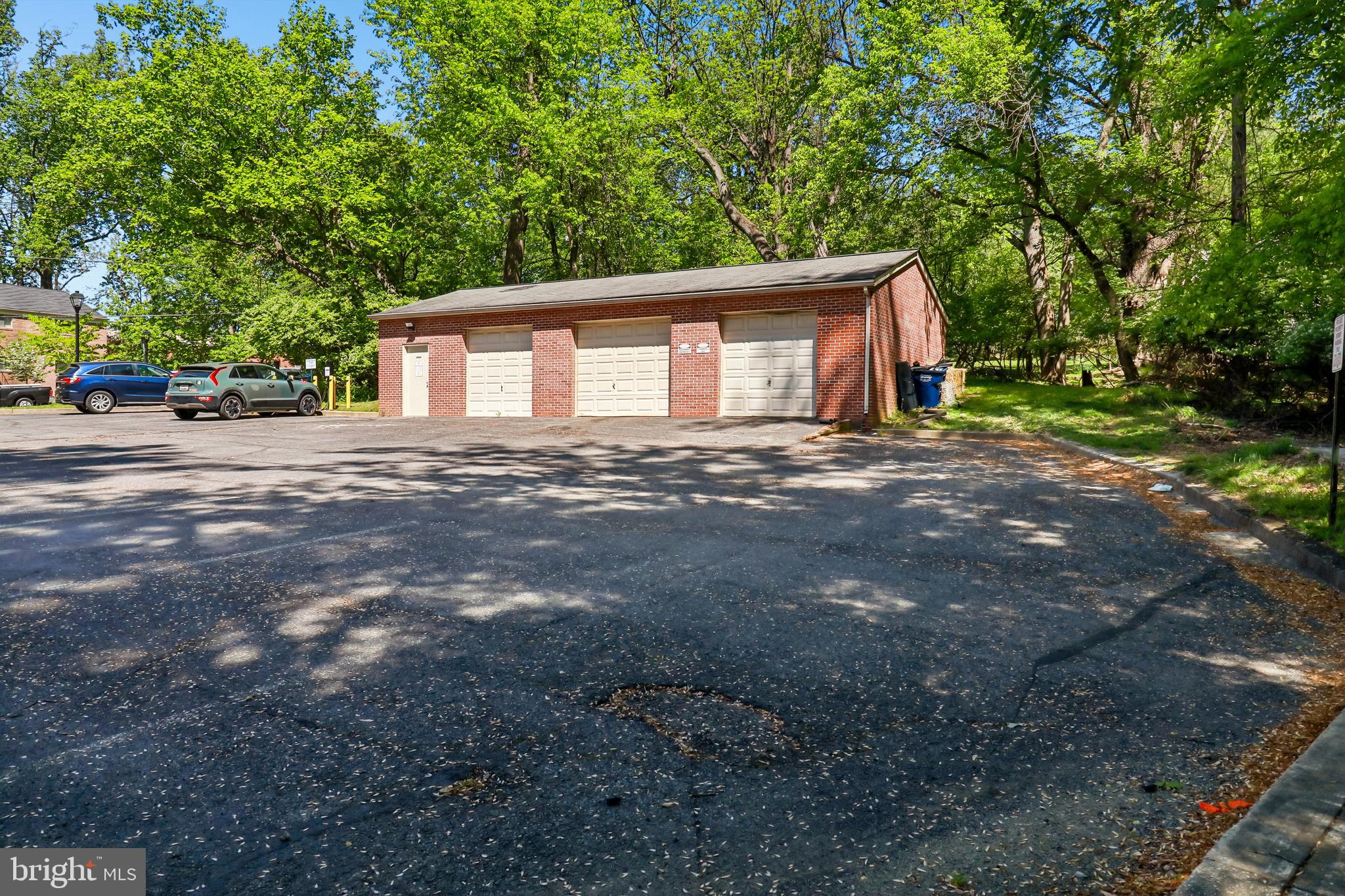 PARKSIDE CONDOMINIUMS - Residential