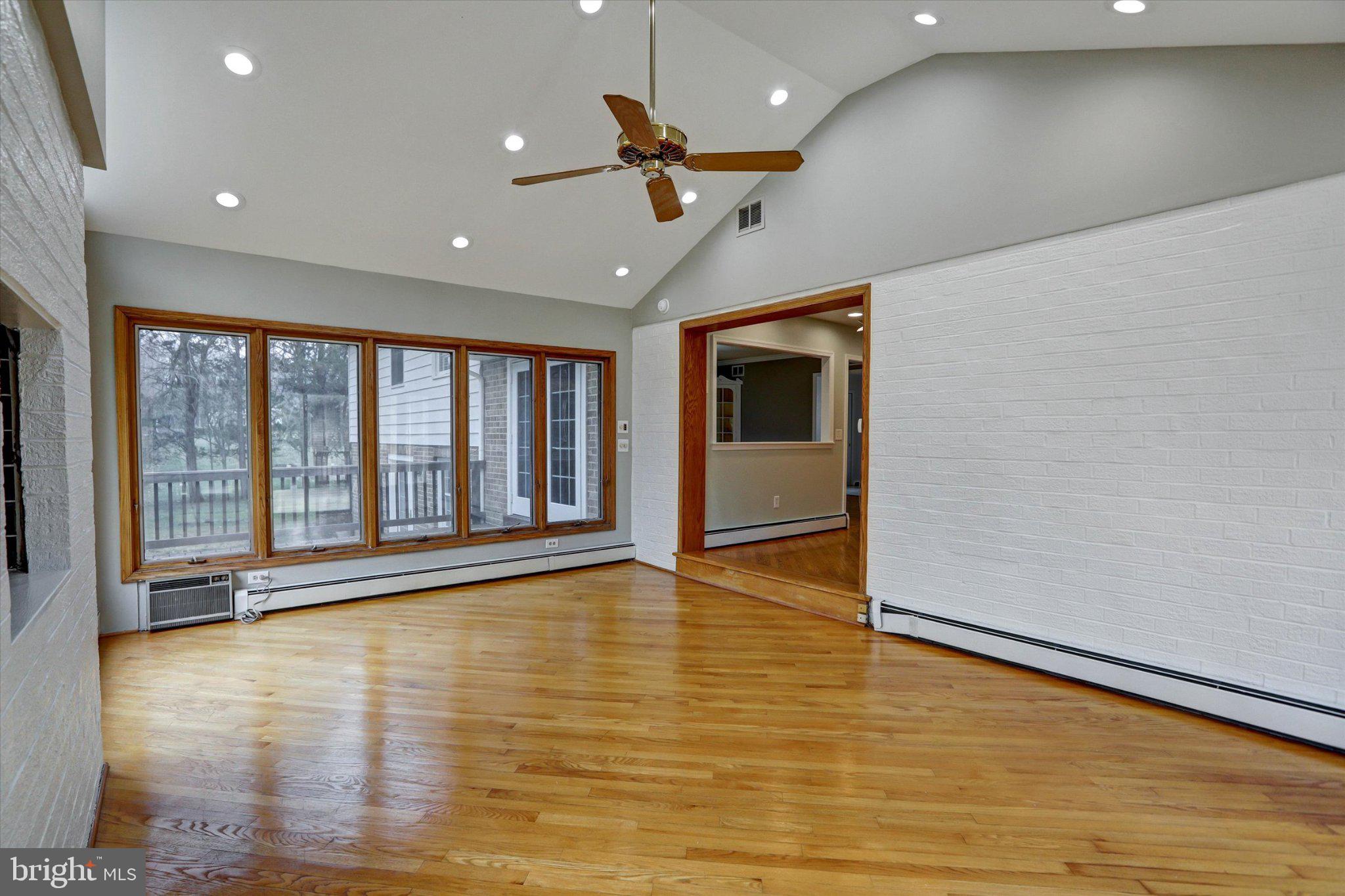 HARBOR HILLS - Residential