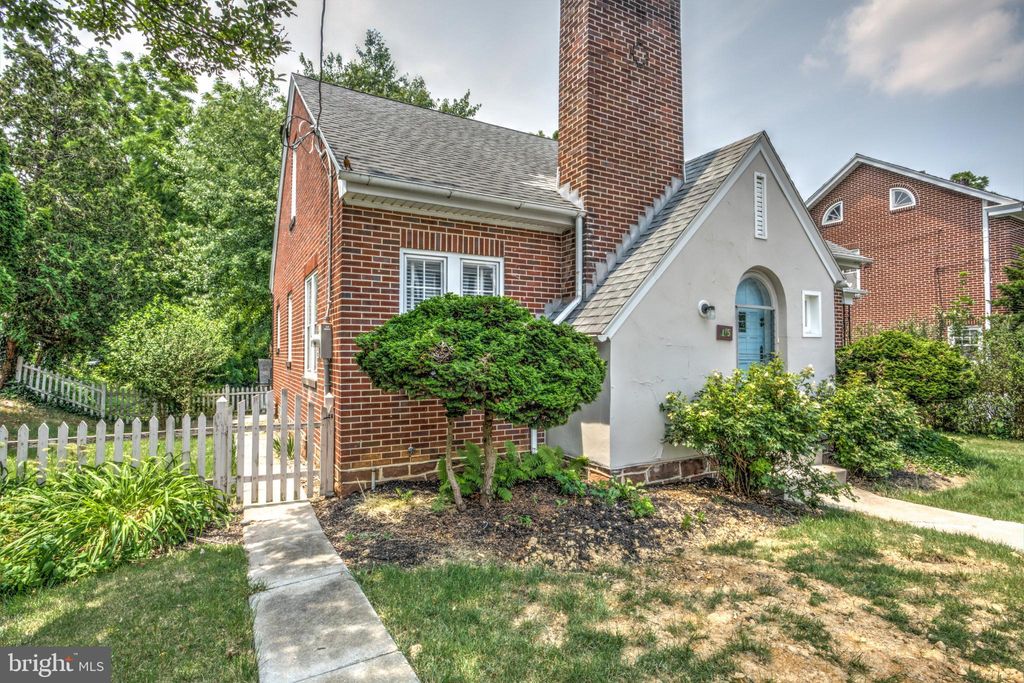 Photo of 15 E KING ST, EPHRATA, PA 17522 (MLS # PALA2035806)