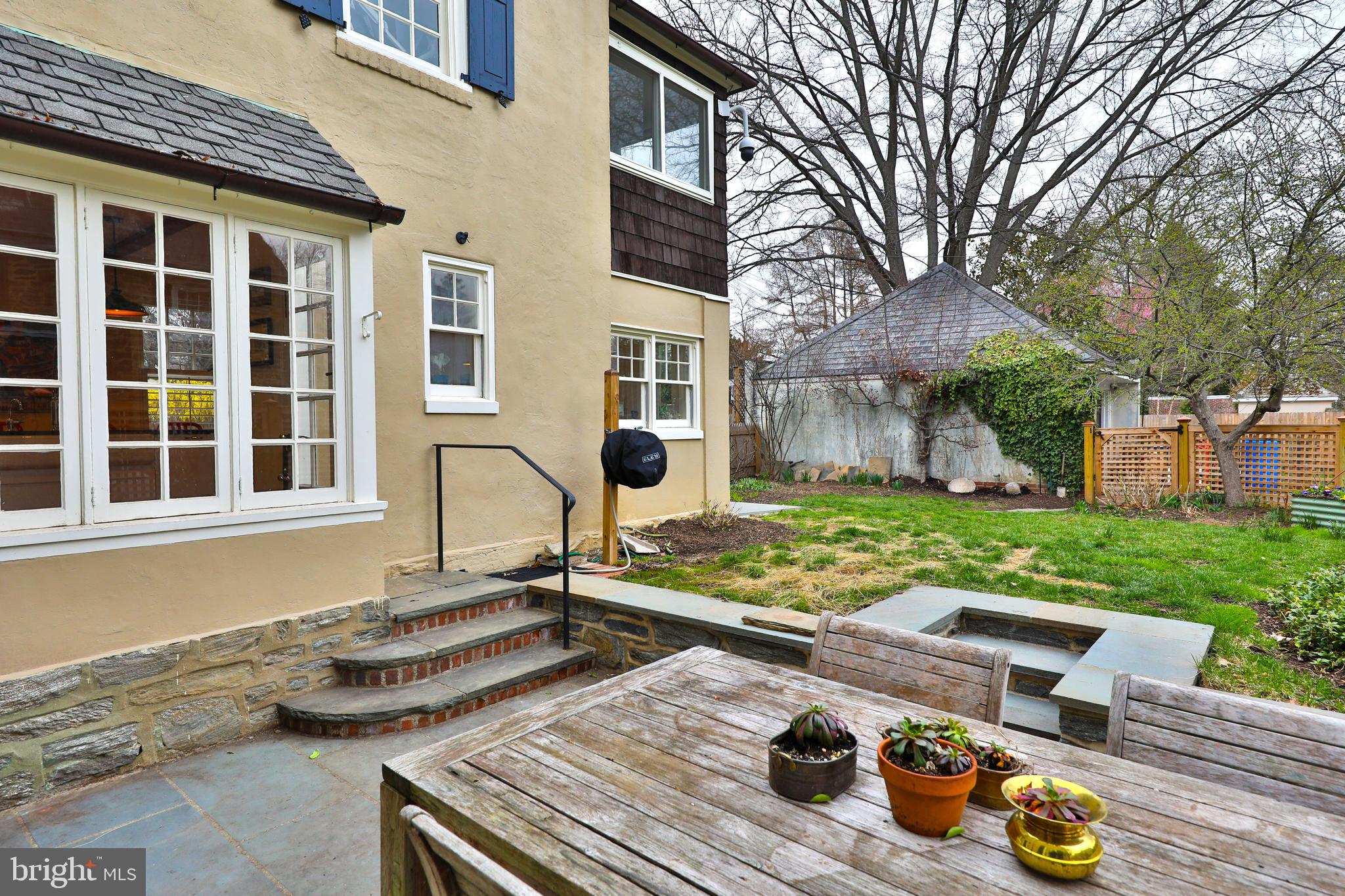 CHESTNUT HILL - Residential