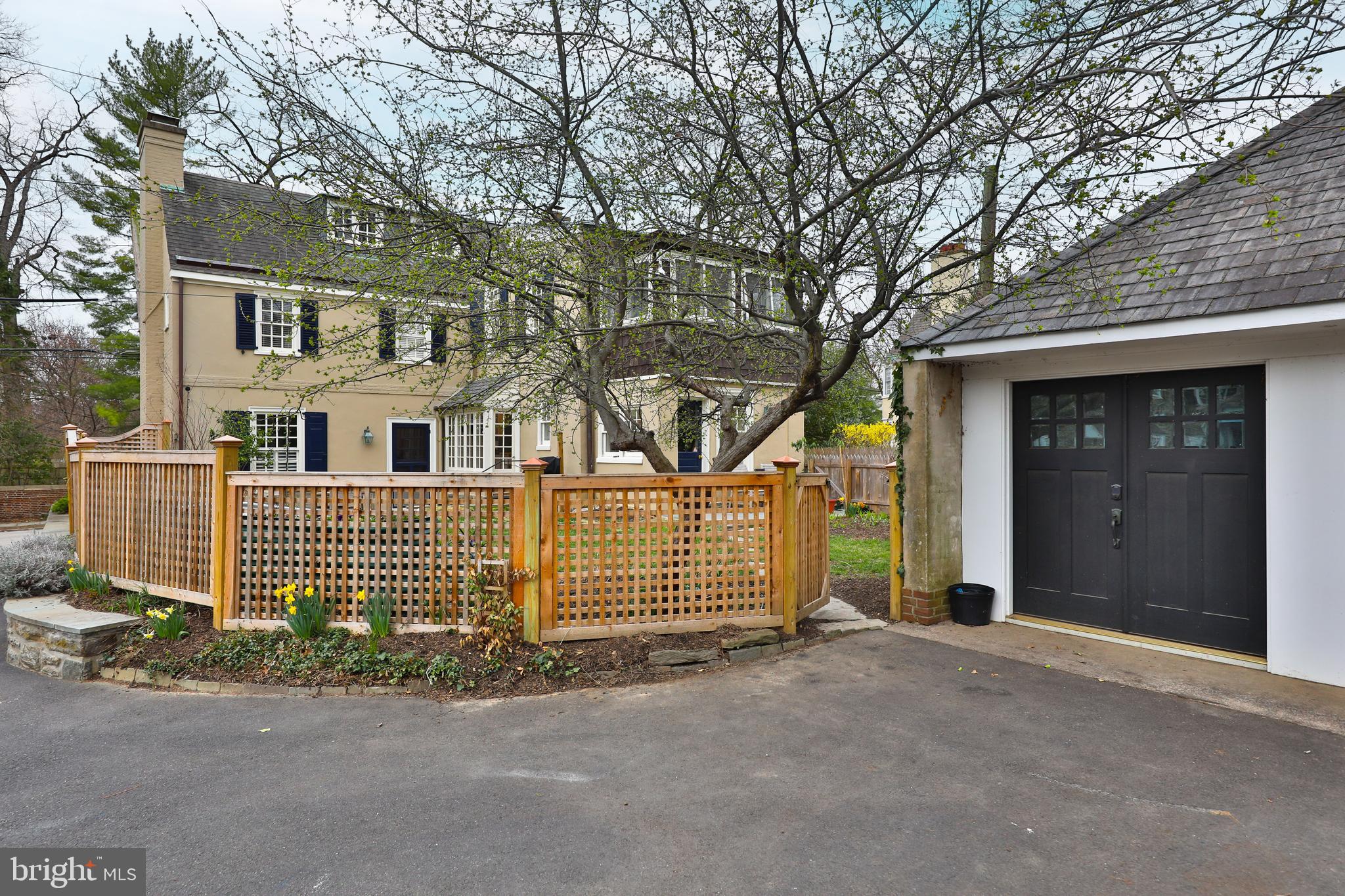 CHESTNUT HILL - Residential