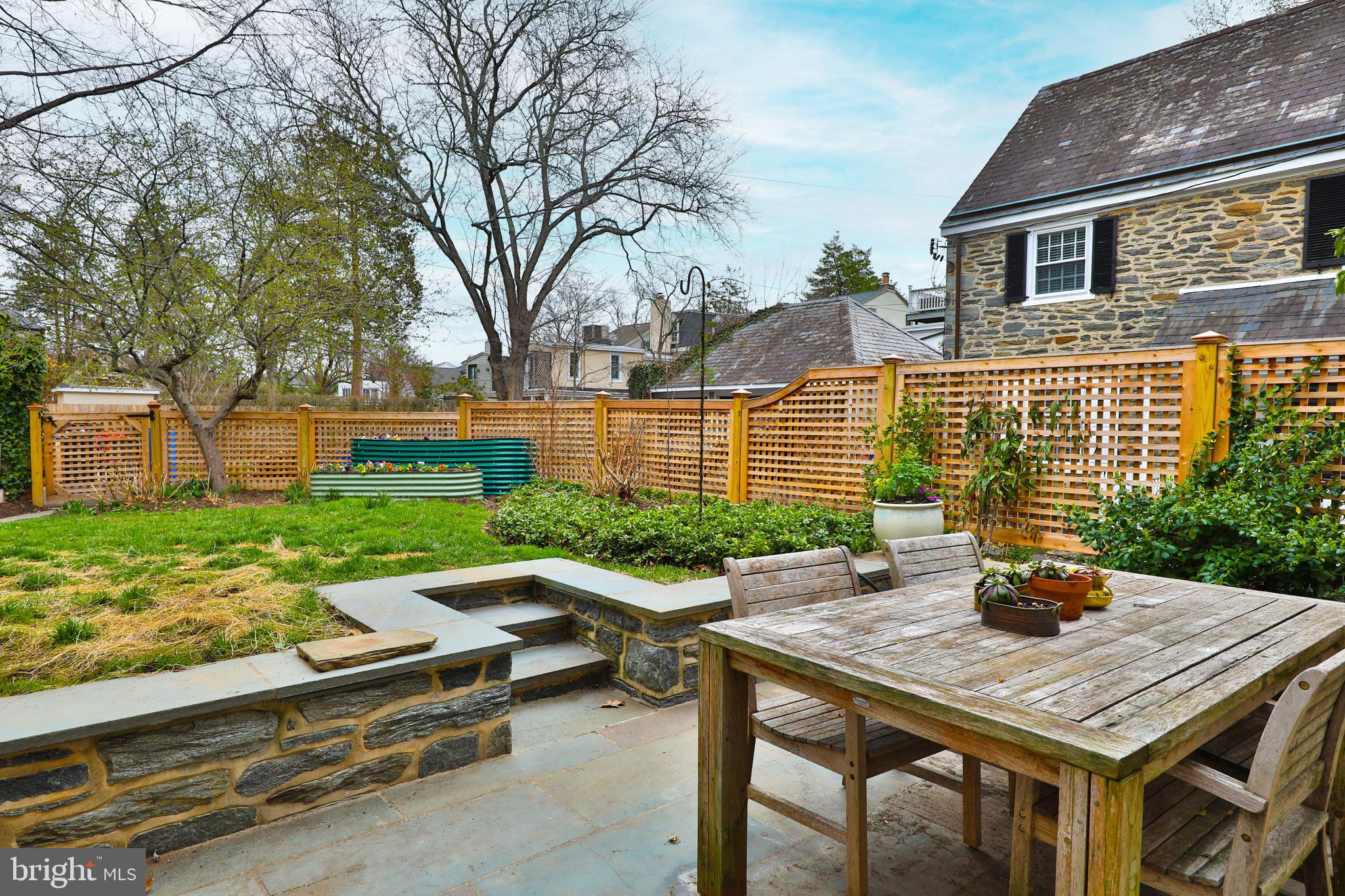 CHESTNUT HILL - Residential