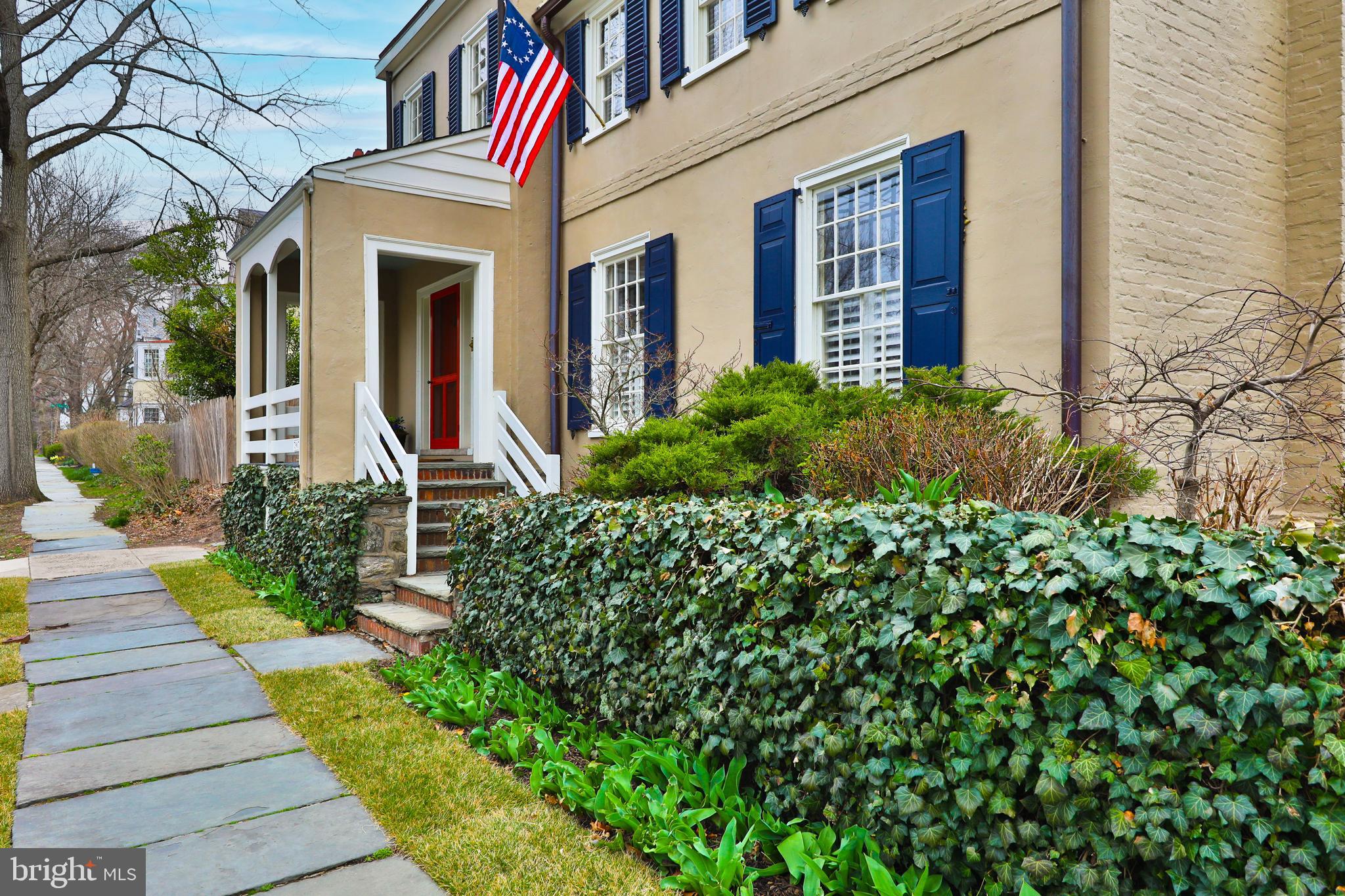 CHESTNUT HILL - Residential