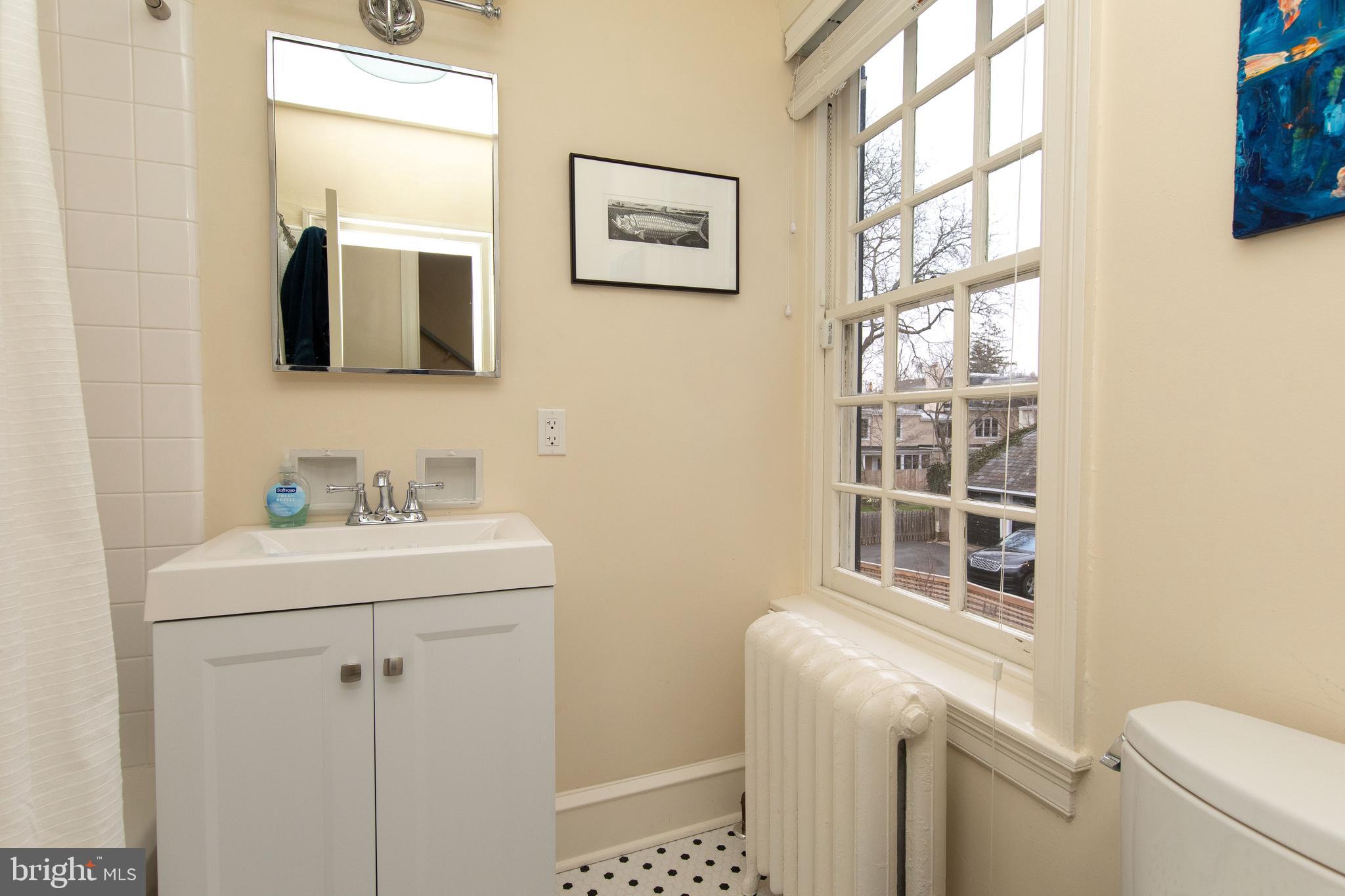 CHESTNUT HILL - Residential