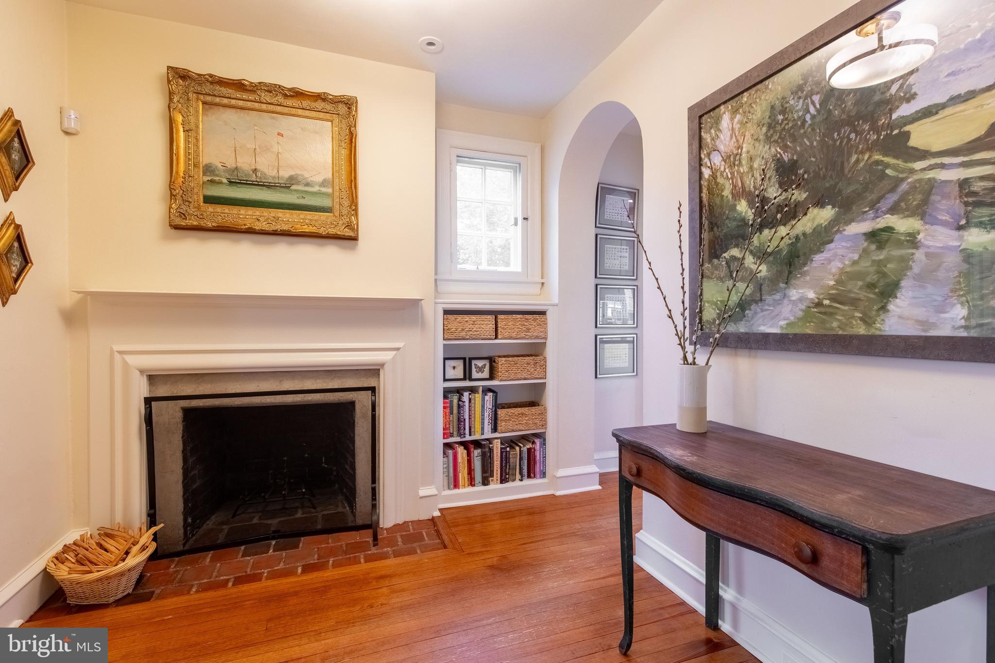 CHESTNUT HILL - Residential