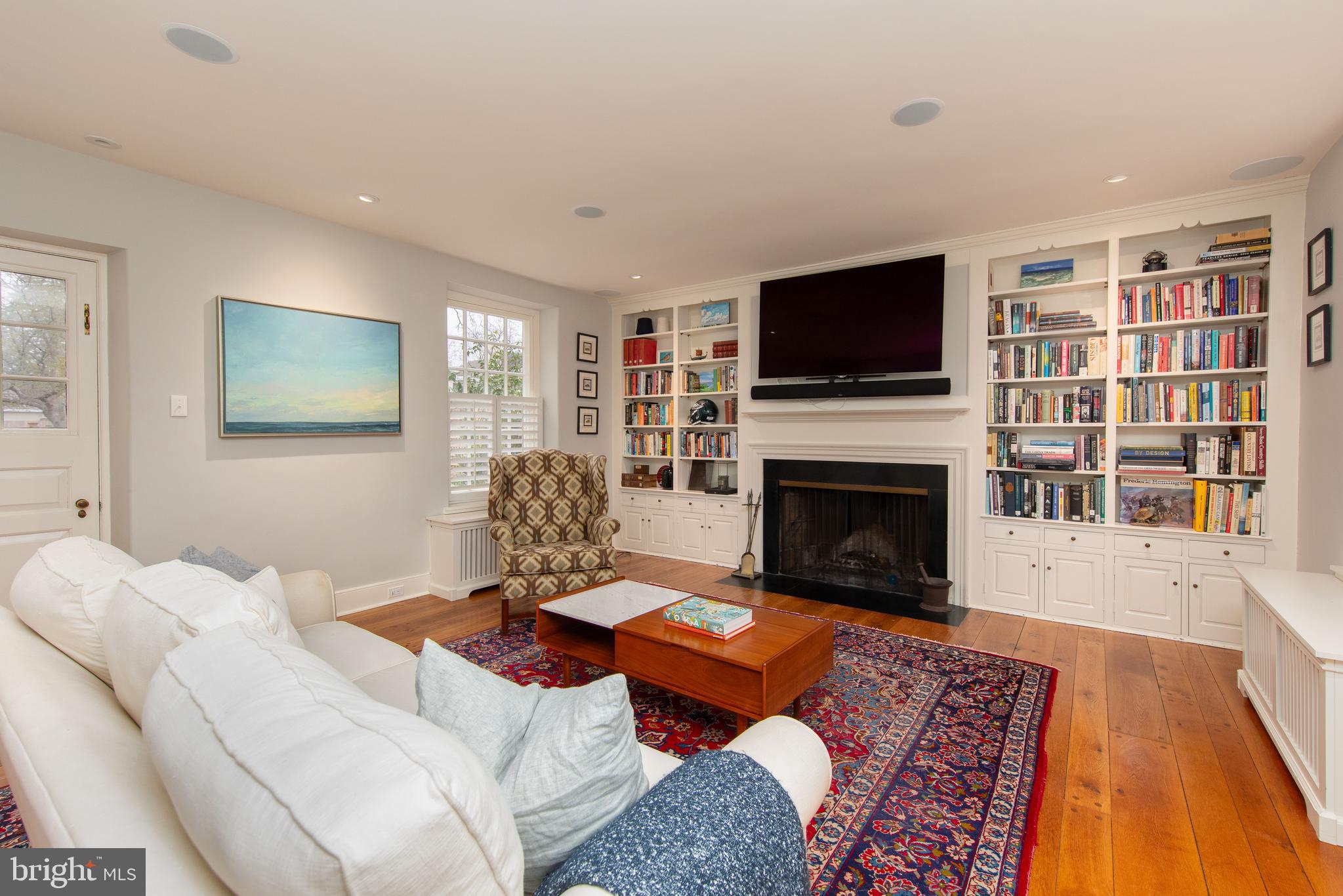 CHESTNUT HILL - Residential