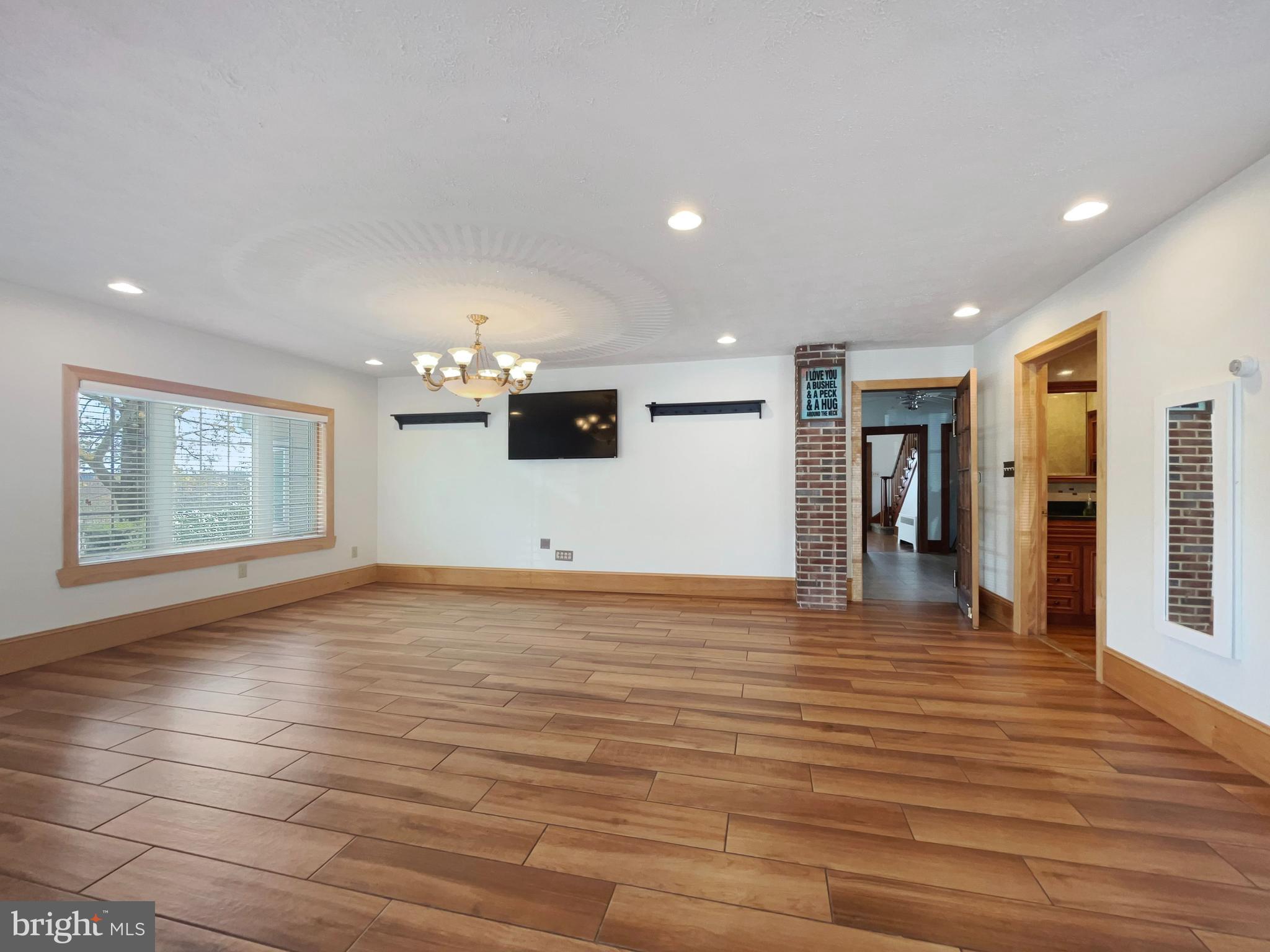 HOMETOWN - Residential