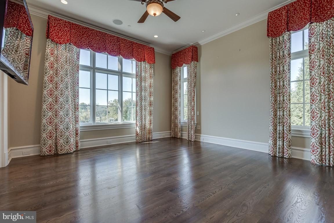 ESTATES @ CREIGHTON FARM - Residential