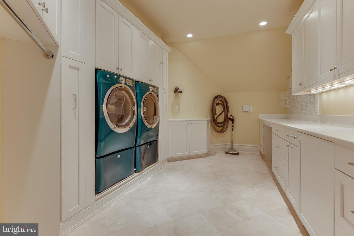 ESTATES @ CREIGHTON FARM - Residential