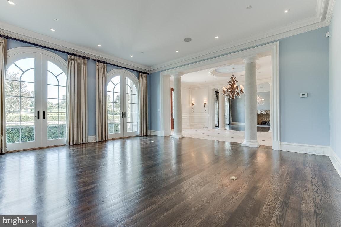 ESTATES @ CREIGHTON FARM - Residential